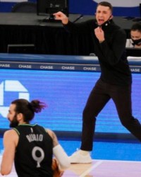 九游体育-狼队联盟垫底紧急撤换桑德斯 利拉德为一人鸣不平